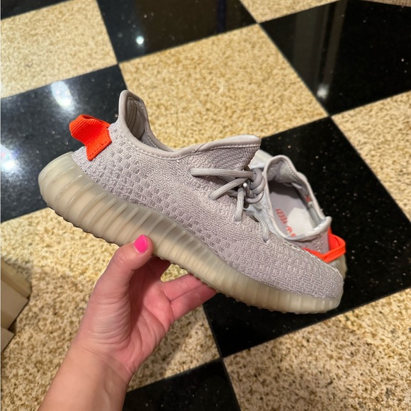 adidas tail light yeezy